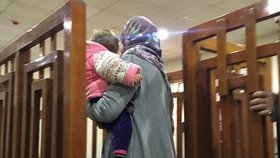 Matce čtyř dětí hrozila smrt. Stoupenkyni ISIS z Francie poslali na doživotí