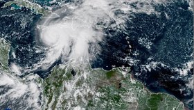 Na Jamajku míří hurikán Melissa, podle meteorologů nejsilnější za sto let.