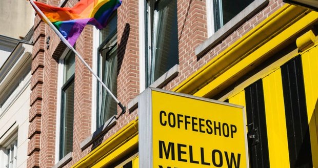 Legendární amsterodamský coffee shop Mellow Yellow byl uzavřen. Stál moc blízko školy.