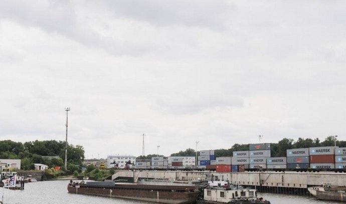 Mělnický přístav, největší v republice.