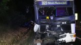 Šílená hecovačka tří aut u Mělníka?! Řidič (21) čelně napálil do autobusu! Předjížděli se v protisměru, říká autobusák