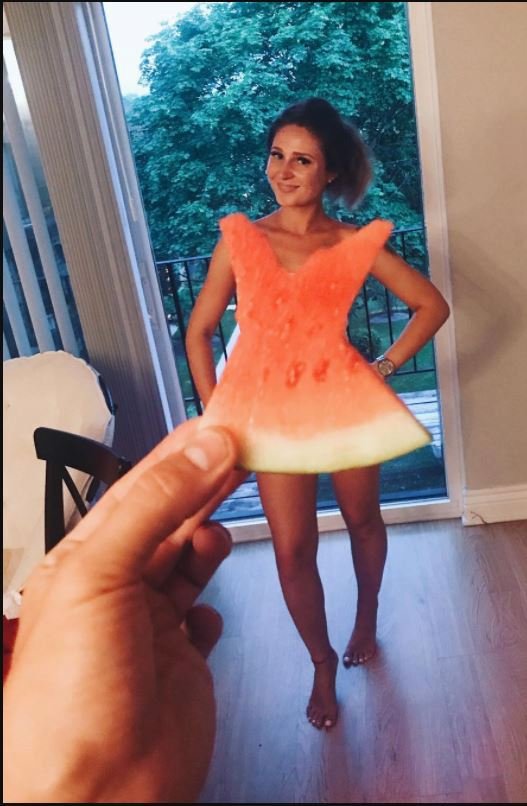 Výzva se skrývá pod heslem watermelon dress, tedy melounové šaty.