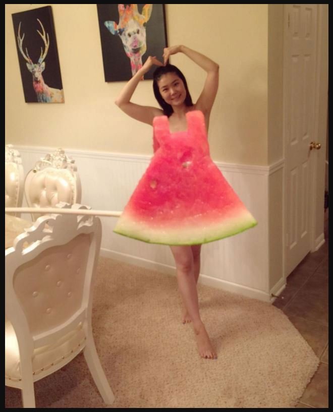 Výzva se skrývá pod heslem watermelon dress, tedy melounové šaty.