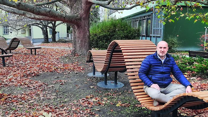 Profesor Petr Horáček z&nbsp;Ústavu nauky o&nbsp;dřevě a&nbsp;dřevařských technologií LDF MENDELU