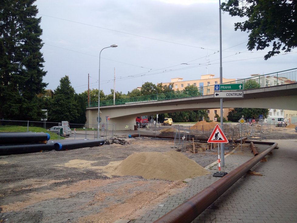 Most a jeho okolí je nutno opravit, aby zde nově projely trolejbusy.