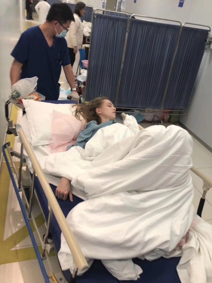 Alisa skončila ve vážném stavu na nemocničním lůžku