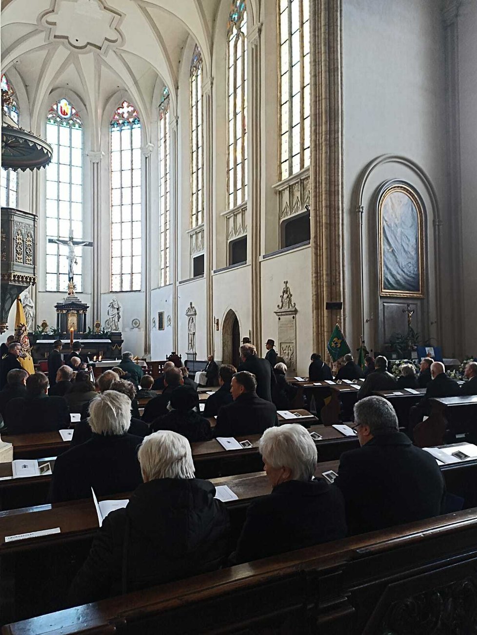 V Boskovicích se v pondělí 11. prosince uskutečnil pohřeb hraběte Huga Mensdorffa-Pouillyho (†94), který zemřel 21. listopadu.