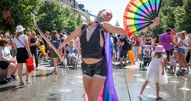 Prahou prošel duhový průvod, vrcholí Prague Pride (8. srpna 2026)