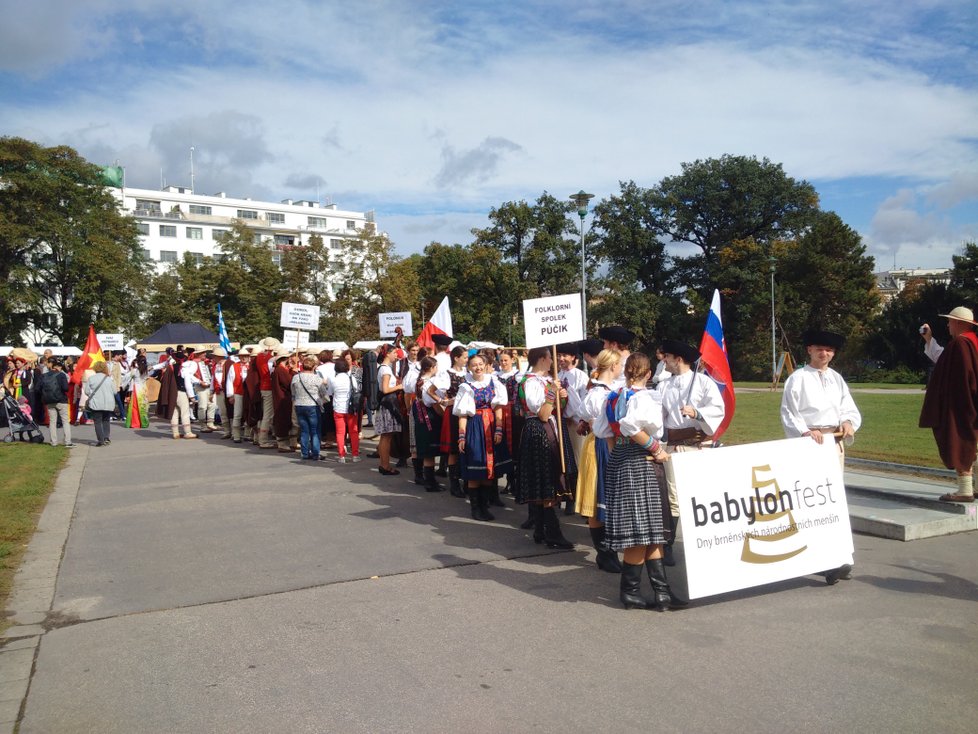 Součástí festivalu byl i průvod menšin.