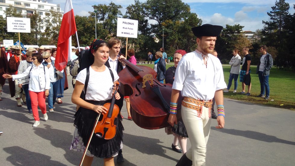 Průvod začínal na Moravském náměstí a šel až na náměstí Svobody.