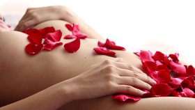Sex během menstruace: 3 pomůcky, díky kterým si ho bez obav užijete