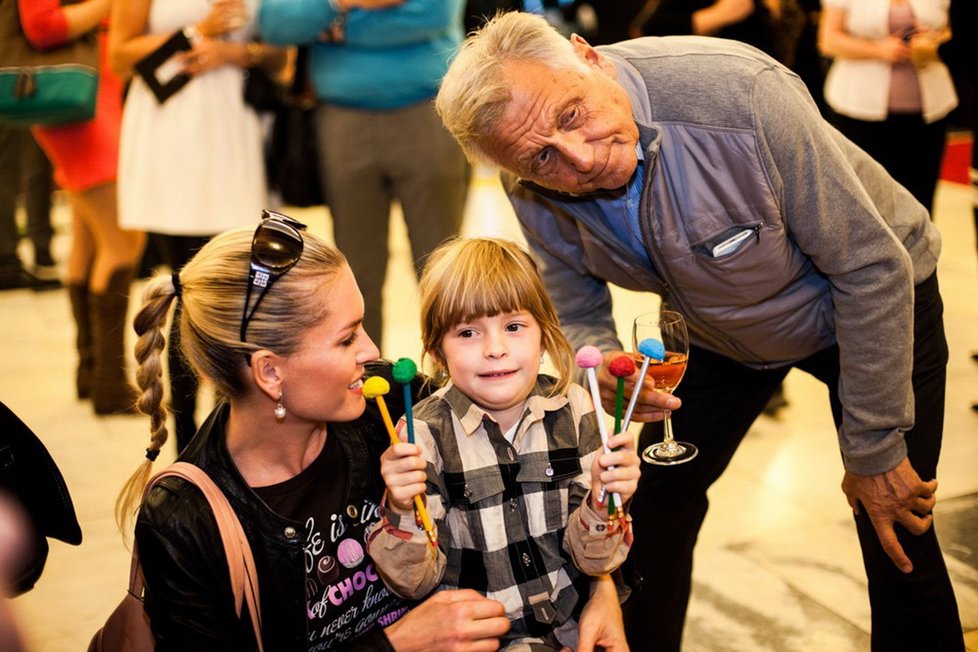 Radost z narození dcery Evy Marie má Jiří Menzel (76) velkou