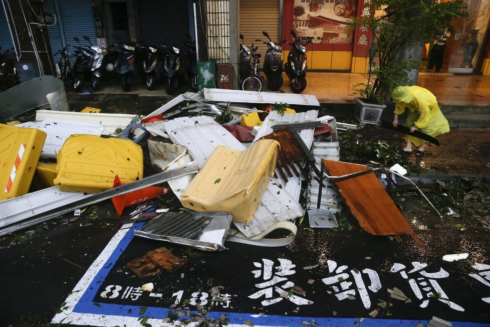Meranti, nejsilnější bouře v roce, zasáhla po Tchaj-wanu také Čínu.