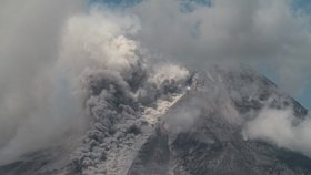 Na indonéském ostrově Jáva vybouchla sopka Merapi (11.3.2023)