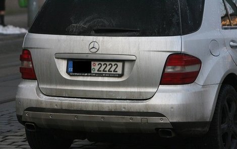 Tento mercedes si lidé kvůli značce pletou s autem Trpišovského.