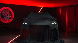 Mercedes-AMG láká na nový model Mercedes-AMG láká na nový model
