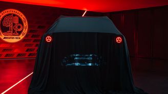 Mercedes-AMG láká na nový model Mercedes-AMG láká na nový model