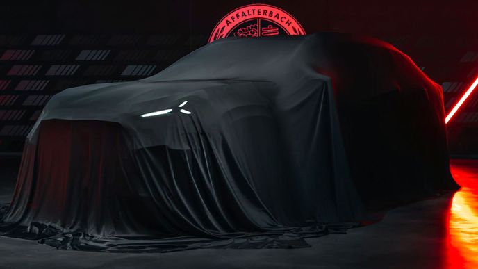Mercedes-AMG láká na nový model Mercedes-AMG láká na nový model