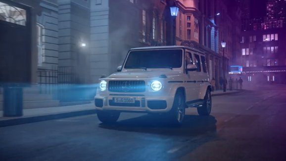 Mercedes-AMG představuje silné „géčko“ v působivé reklamě. Je silnější než čas