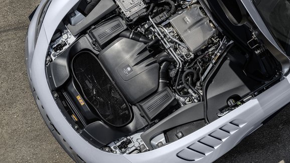 Mercedes-Benz může nabízet motor V8 i po roce 2030, musí však být zájem