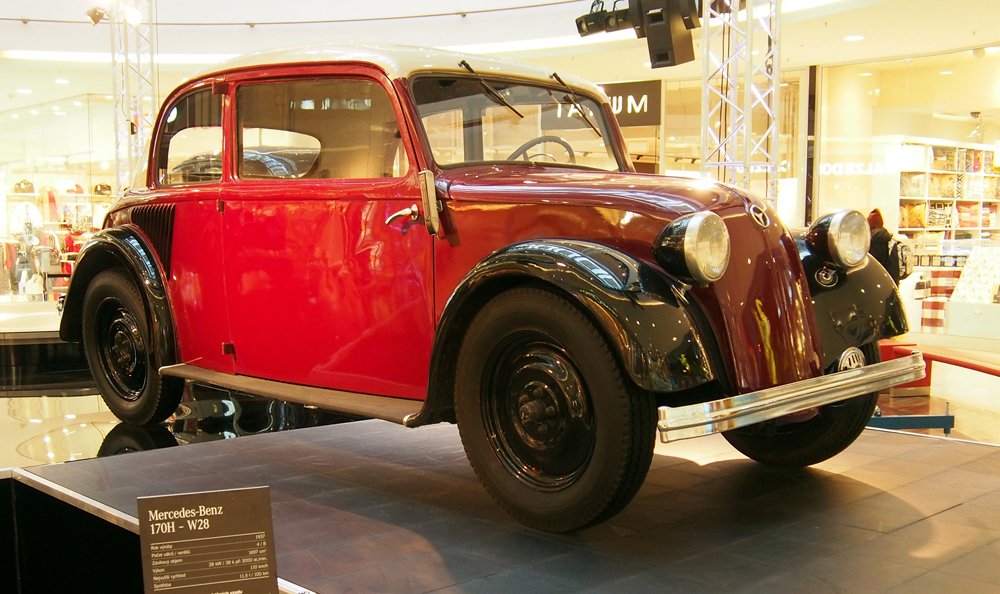 Na výstavě automobilů v pražské galerii Arkády byl vystaven Mercedes 130, mylně vydávaný za pozdější Mercedes 170 H.