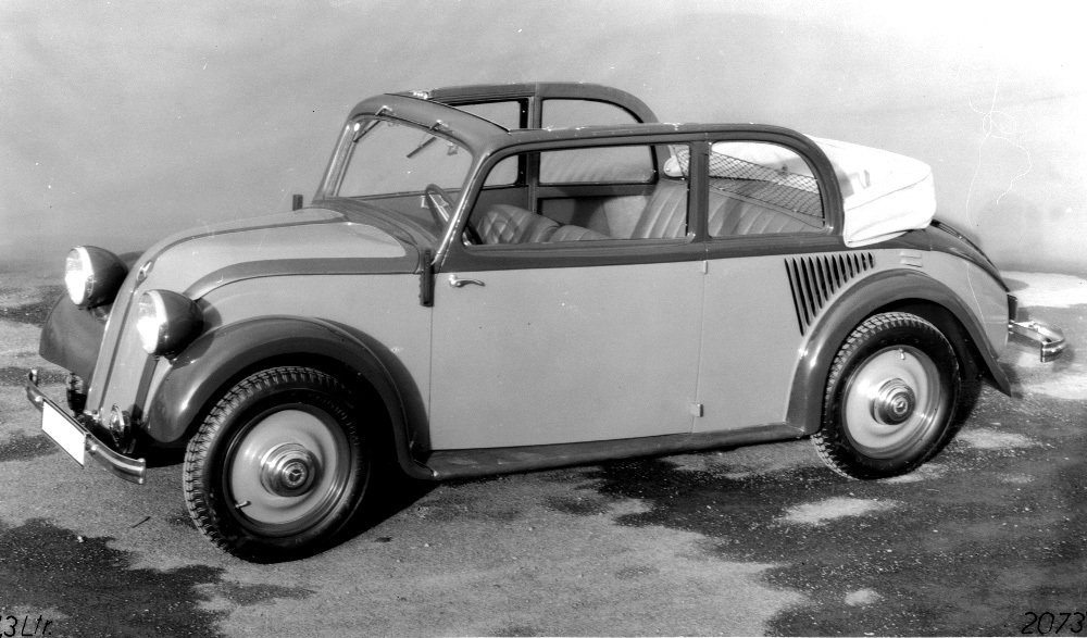 V letech 1935 a 1936 se Typ 130 se stahovací střechou a pevnými rámy oken dodával také v dvoubarevném provedení.