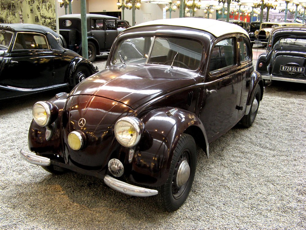 V roce 1936 začal Daimler-Benz vyrábět typ Mercedes-Benz 170 H (W 28) s motorem umístěným vzadu a pohánějícím zadní kola.