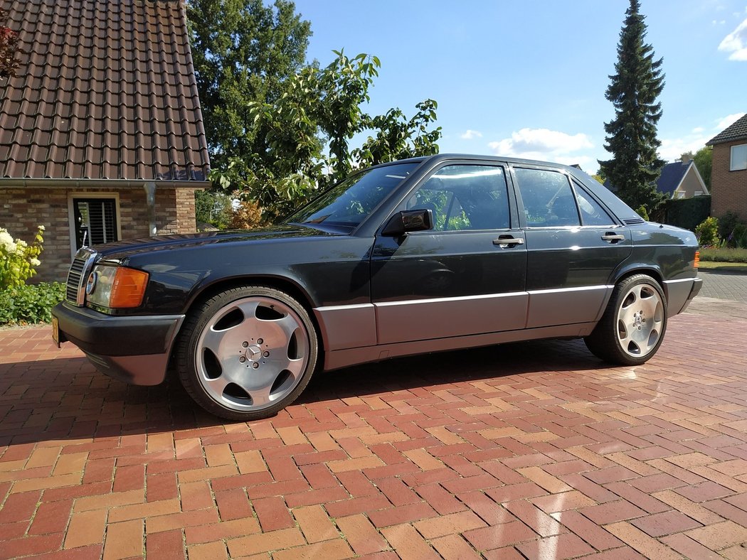 Mercedes-Benz 190E V12