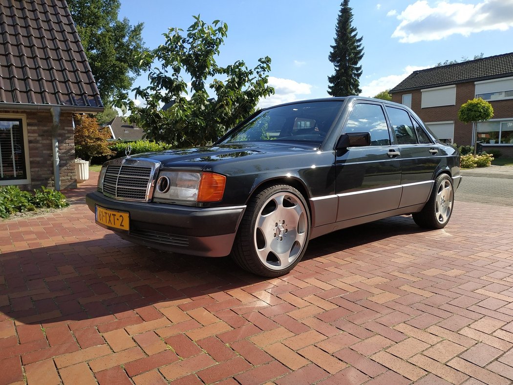 Mercedes-Benz 190E V12