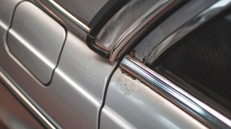 Mercedes-Benz 200 (W 123) Mercedes-Benz 200 (W 123)
