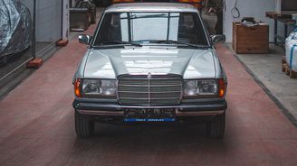 Mercedes-Benz 200 (W 123) Mercedes-Benz 200 (W 123)
