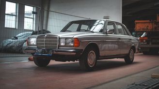 Mercedes-Benz 200 (W 123) Mercedes-Benz 200 (W 123)