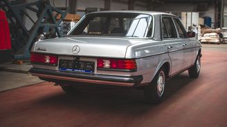 Mercedes-Benz 200 (W 123) Mercedes-Benz 200 (W 123)