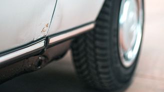 Mercedes-Benz 200 (W 123) Mercedes-Benz 200 (W 123)