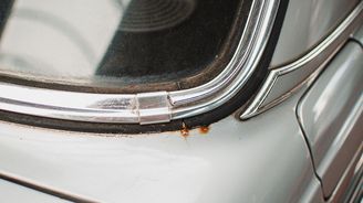 Mercedes-Benz 200 (W 123) Mercedes-Benz 200 (W 123)