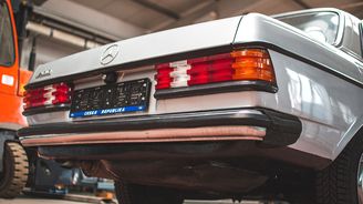 Mercedes-Benz 200 (W 123) Mercedes-Benz 200 (W 123)