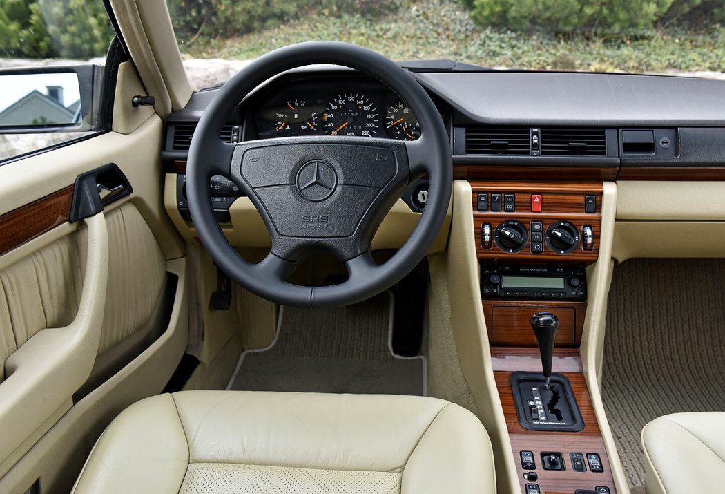 Mercedes-Benz 230 CE