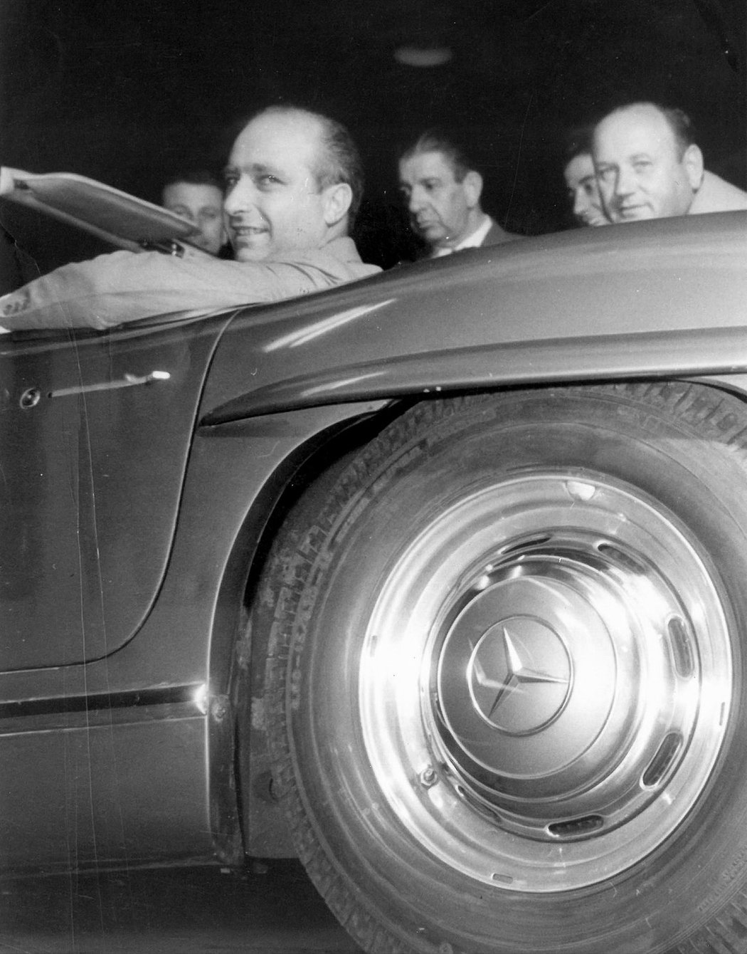Juan Manuel Fangio a Mercedes-Benz 300 SL Roadster (1958)