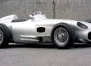 Roadster 300 SLR (W 196 S) vycházel ze závodního vozu W 196 R pro formuli 1, který existoval ve verzích monopost (na obrázku) a aerodynamický roadster.