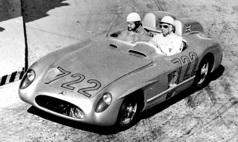 Stirling Moss a Denis Jenkinson vyhráli závod Mille Miglia v rekordním čase s průměrnou rychlostí 157 km/h.