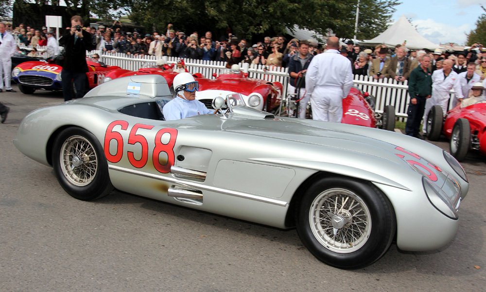 Na akci Goodwood Revival 2011 byl k vidění závodní vůz 300 SLR, se kterým byl Fangio druhý na Mille Miglia 1955.