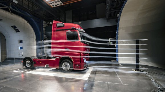 Mercedes-Benz zdokonalil aerodynamiku řady Actros pro nižší spotřebu paliva 