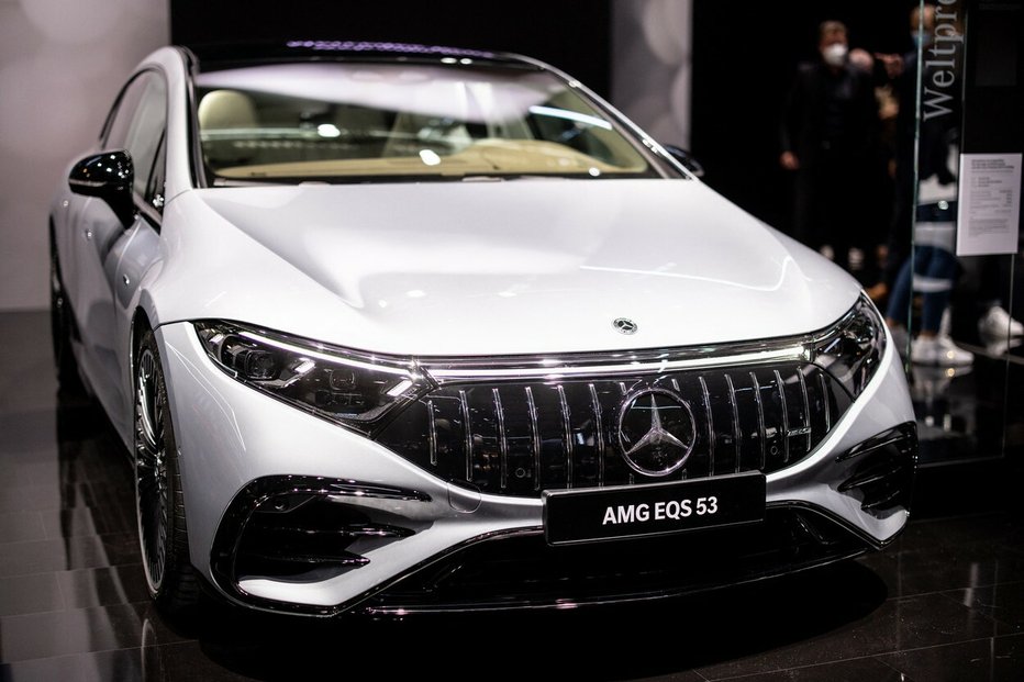 Mercedes-Benz AMG EQS 53 4Matic+ o výkonu 470 kW patří s cenou od 4,3 milionu k luxusním sportovním vozům na českém trhu.