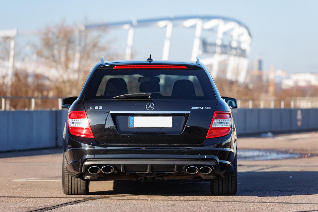 Mercedes-Benz C63 AMG Kombi