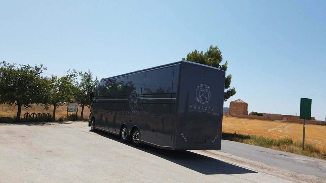 Mercedes-Benz Cruzzer Trio Actros