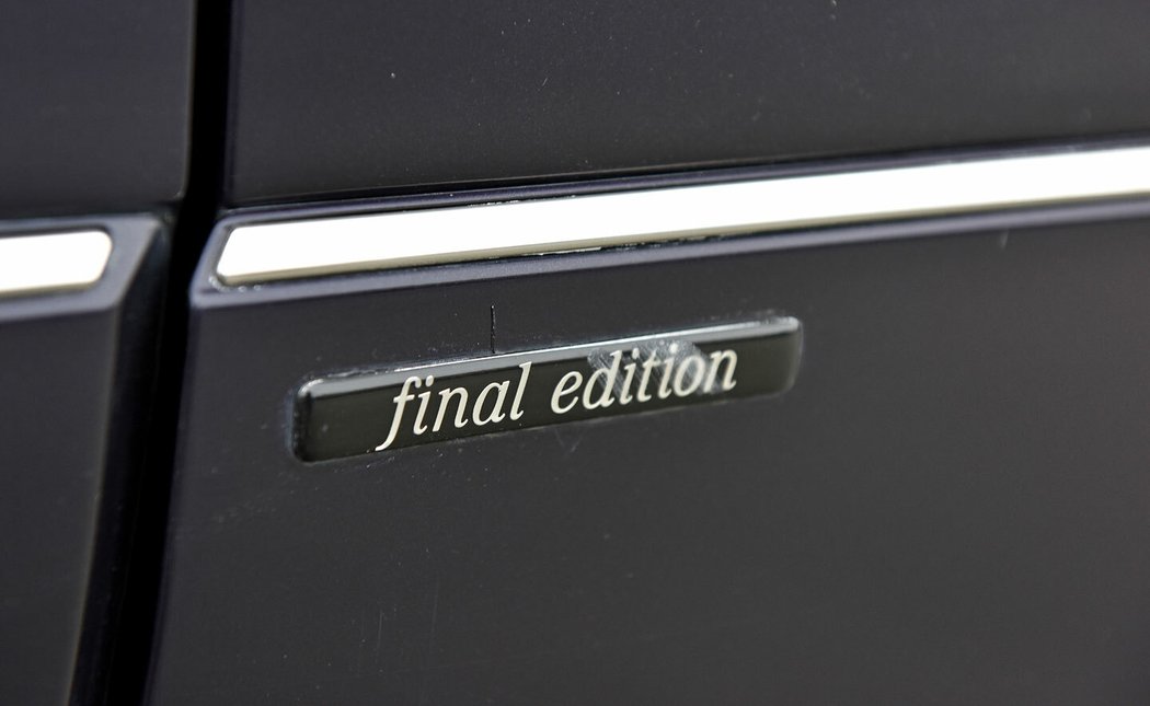 Posledních 1390 kabrioletů bylo v závěrečné edici Final Edition. Vyráběly se od října 1996 do července 1997 a uzavřely epochu slavné řady 124.