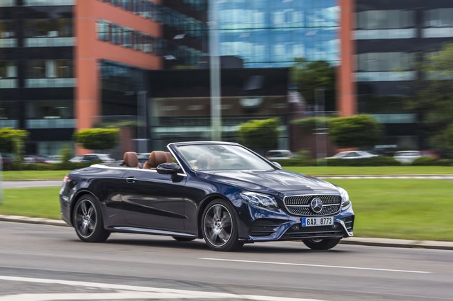 Mercedes-Benz E kabriolet 220 d 4Matic: Léto v zimě