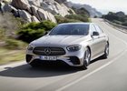 Mercedes-Benz E přijíždí v modernizované formě. Sází na nové motory a lepší asistenty