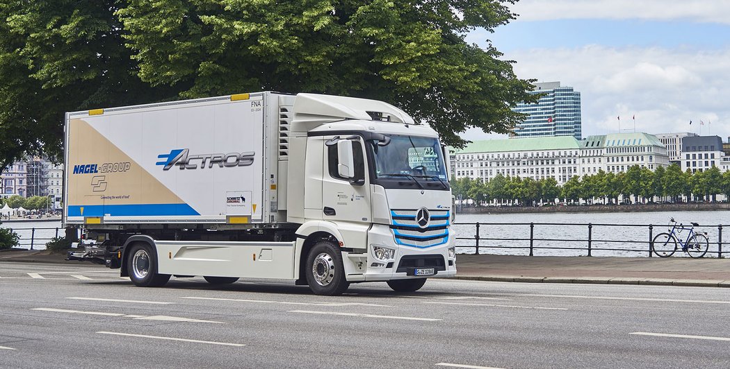 Mercedes-Benz eActros v Hamburku