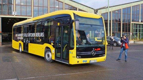 Mercedes-Benz dodává elektrické autobusy eCitaro pro Berlín 